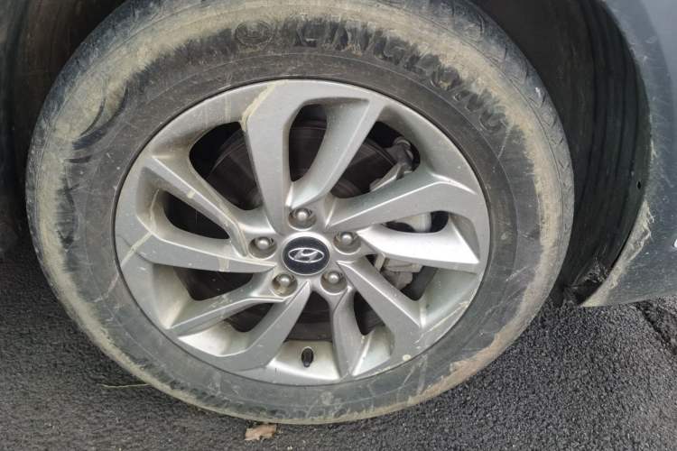 Used Hyundai Tucson 2018 1.6T Dual-Clutch Two-Wheel Drive 15th Anniversary Special Edition Right Front Wheel Hub