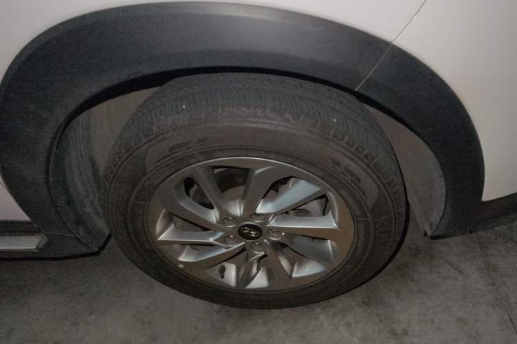 Used Hyundai Tucson 2018 1.6T Dual-Clutch Two-Wheel Drive 15th Anniversary Special Edition Right Front Wheel Hub