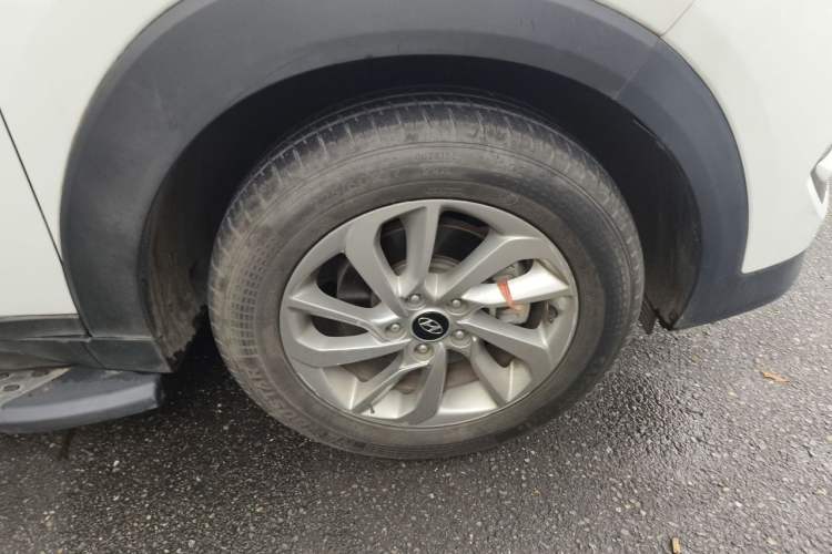 Used Hyundai Tucson 2018 1.6T Dual-Clutch Two-Wheel Drive 15th Anniversary Special Edition Right Front Wheel Hub