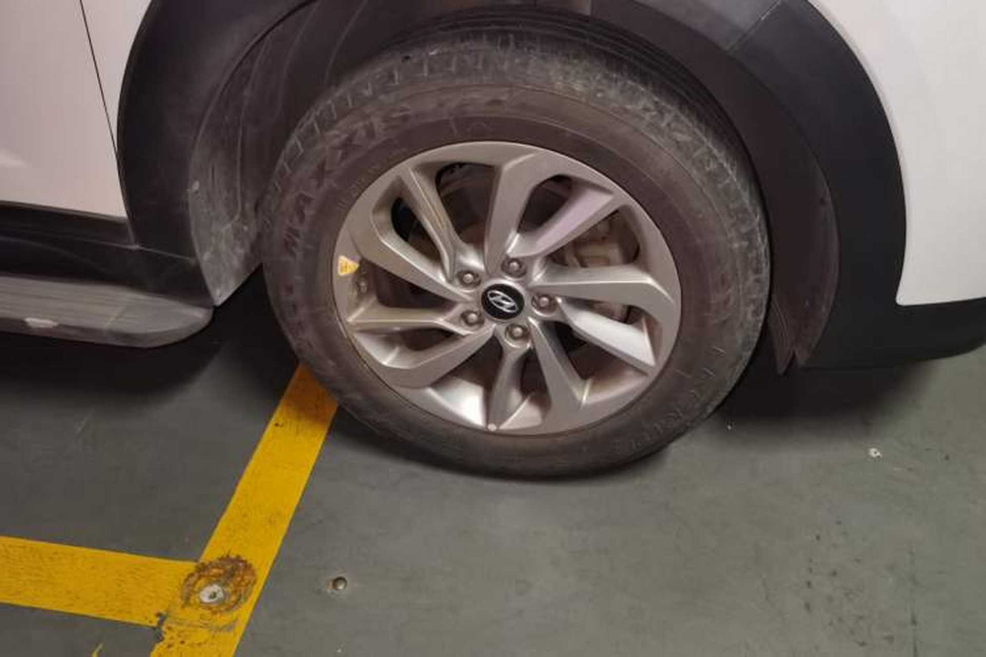 Used Hyundai Tucson 2018 1.6T Dual-Clutch Two-Wheel Drive 15th Anniversary Special Edition Right Front Wheel Hub