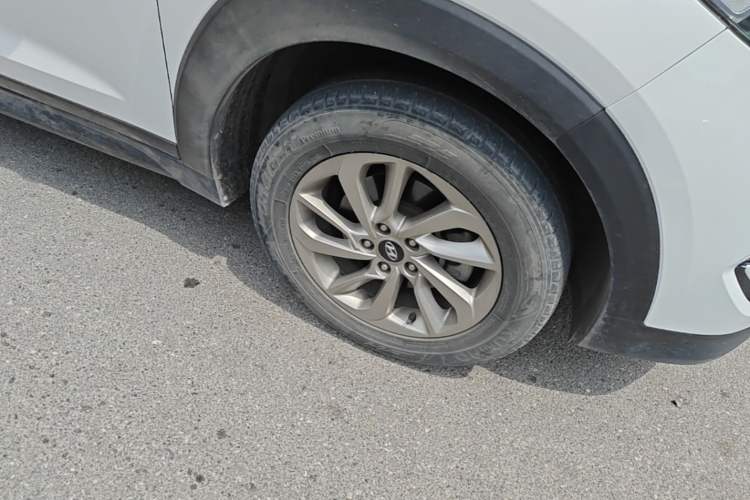 Used Hyundai Tucson 2018 1.6T Dual-Clutch Two-Wheel Drive 15th Anniversary Special Edition Right Front Wheel Hub