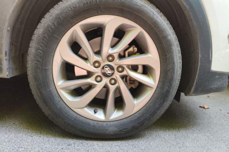 Used Hyundai Tucson 2018 1.6T Dual-Clutch Two-Wheel Drive 15th Anniversary Special Edition Right Front Wheel Hub