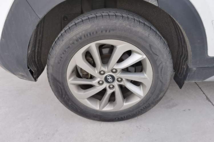 Used Hyundai Tucson 2018 1.6T Dual-Clutch Two-Wheel Drive 15th Anniversary Special Edition Right Rear Wheel Hub