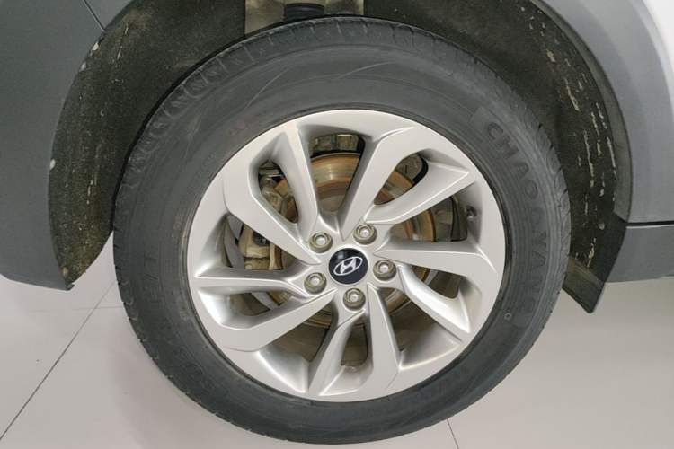 Used Hyundai Tucson 2018 1.6T Dual-Clutch Two-Wheel Drive 15th Anniversary Special Edition Right Rear Wheel Hub