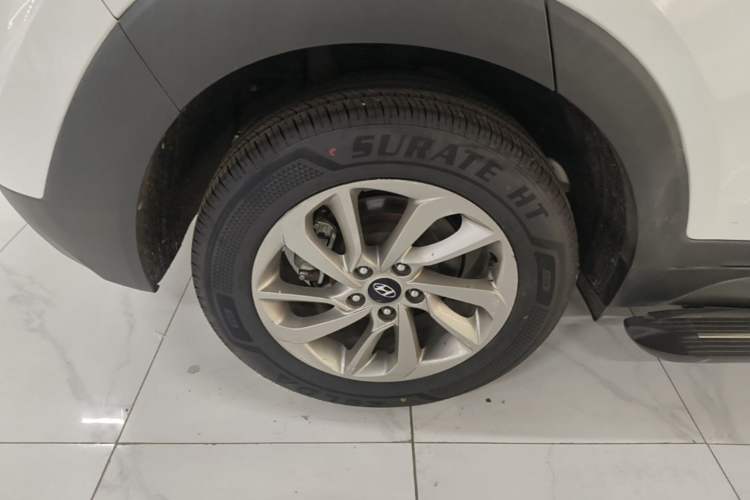 Used Hyundai Tucson 2018 1.6T Dual-Clutch Two-Wheel Drive 15th Anniversary Special Edition Right Rear Wheel Hub
