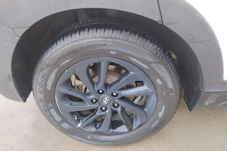 Used Hyundai Tucson 2018 1.6T Dual-Clutch Two-Wheel Drive 15th Anniversary Special Edition Right Rear Wheel Hub