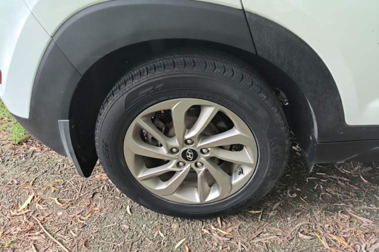 Used Hyundai Tucson 2018 1.6T Dual-Clutch Two-Wheel Drive 15th Anniversary Special Edition Right Rear Wheel Hub
