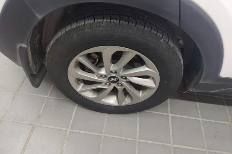 Used Hyundai Tucson 2018 1.6T Dual-Clutch Two-Wheel Drive 15th Anniversary Special Edition Right Rear Wheel Hub