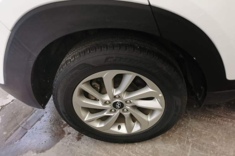 Used Hyundai Tucson 2018 1.6T Dual-Clutch Two-Wheel Drive 15th Anniversary Special Edition Right Rear Wheel Hub