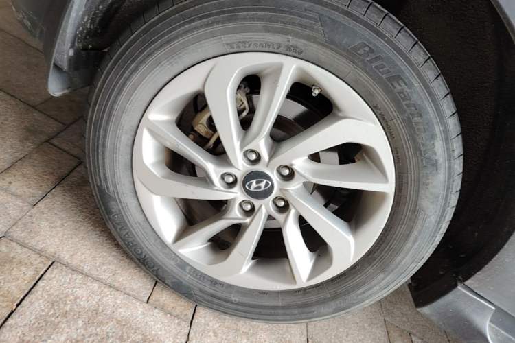 Used Hyundai Tucson 2018 1.6T Dual-Clutch Two-Wheel Drive 15th Anniversary Special Edition Right Rear Wheel Hub