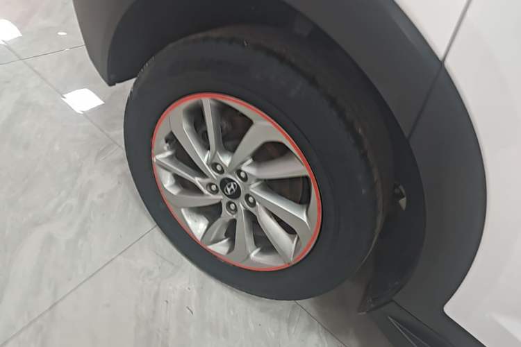 Used Hyundai Tucson 2018 1.6T Dual-Clutch Two-Wheel Drive 15th Anniversary Special Edition Right Rear Wheel Hub