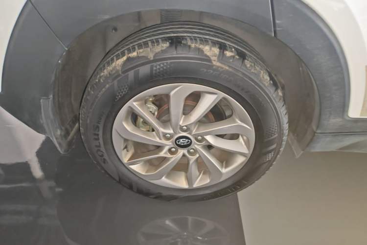 Used Hyundai Tucson 2018 1.6T Dual-Clutch Two-Wheel Drive 15th Anniversary Special Edition Right Rear Wheel Hub