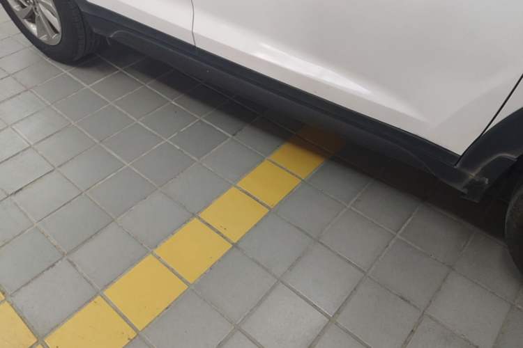 Used Hyundai Tucson 2018 1.6T Dual-Clutch Two-Wheel Drive 15th Anniversary Special Edition Right Side Sill