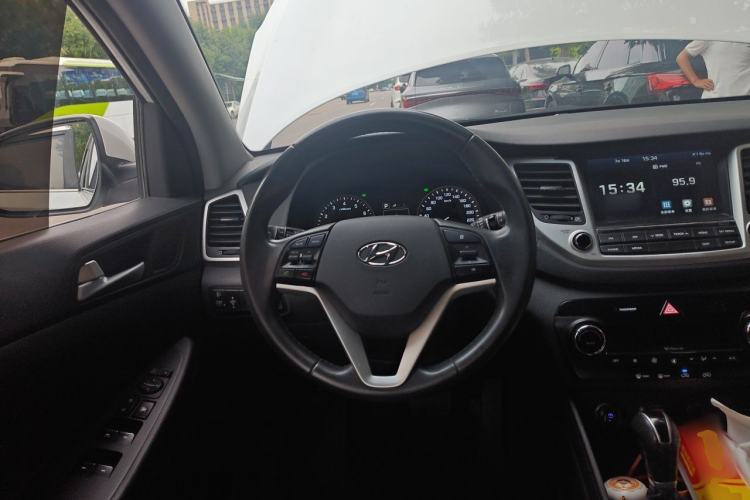 Used Hyundai Tucson 2018 1.6T Dual-Clutch Two-Wheel Drive 15th Anniversary Special Edition Steering Wheel