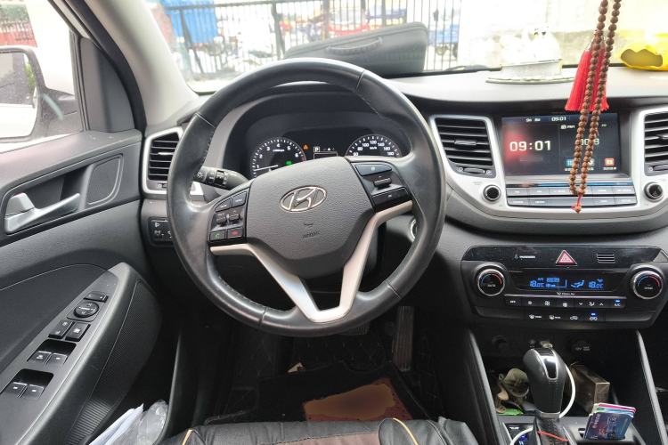 Used Hyundai Tucson 2018 1.6T Dual-Clutch Two-Wheel Drive 15th Anniversary Special Edition Steering Wheel