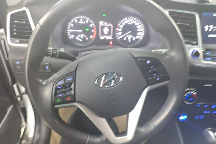 Used Hyundai Tucson 2018 1.6T Dual-Clutch Two-Wheel Drive 15th Anniversary Special Edition Steering Wheel