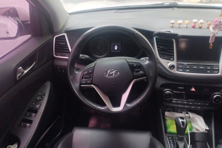 Used Hyundai Tucson 2018 1.6T Dual-Clutch Two-Wheel Drive 15th Anniversary Special Edition Steering Wheel