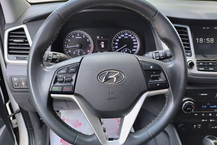 Used Hyundai Tucson 2018 1.6T Dual-Clutch Two-Wheel Drive 15th Anniversary Special Edition Steering Wheel