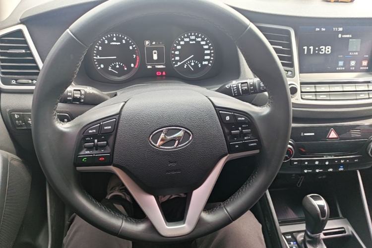 Used Hyundai Tucson 2018 1.6T Dual-Clutch Two-Wheel Drive 15th Anniversary Special Edition Steering Wheel