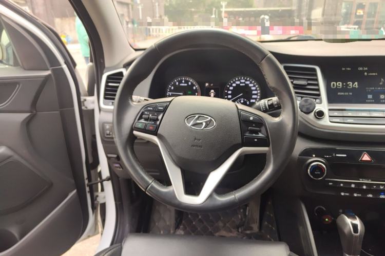 Used Hyundai Tucson 2018 1.6T Dual-Clutch Two-Wheel Drive 15th Anniversary Special Edition Steering Wheel
