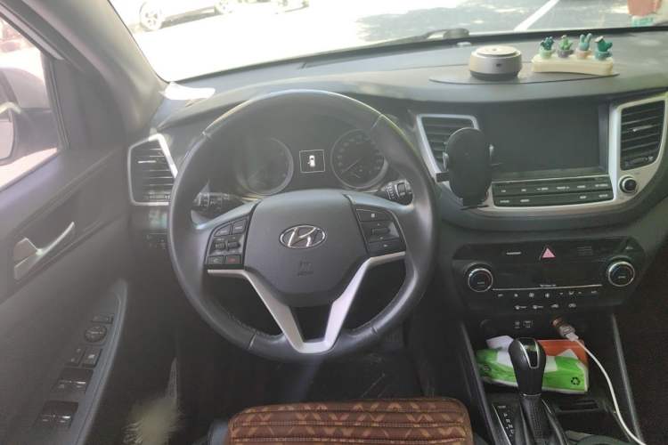 Used Hyundai Tucson 2018 1.6T Dual-Clutch Two-Wheel Drive 15th Anniversary Special Edition Steering Wheel
