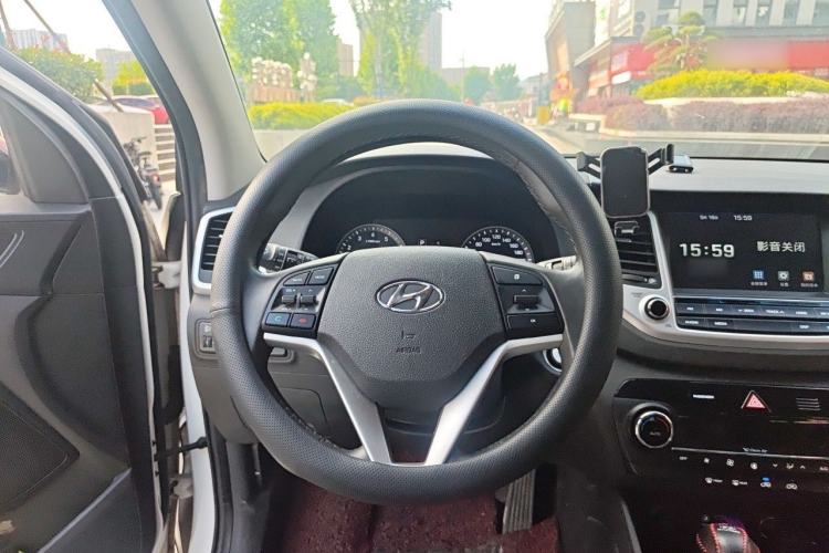 Used Hyundai Tucson 2018 1.6T Dual-Clutch Two-Wheel Drive 15th Anniversary Special Edition Steering Wheel