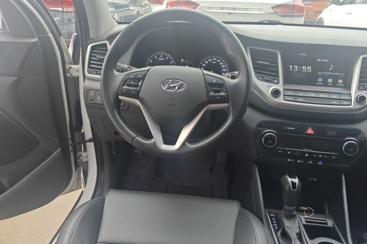 Used Hyundai Tucson 2018 1.6T Dual-Clutch Two-Wheel Drive 15th Anniversary Special Edition Steering Wheel