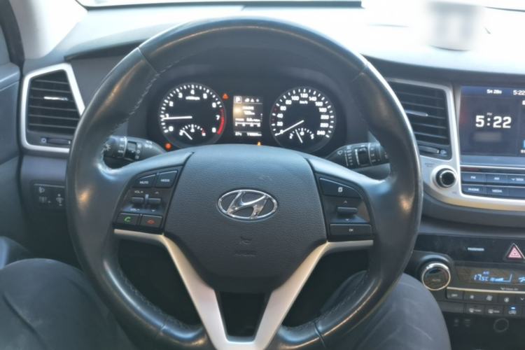 Used Hyundai Tucson 2018 1.6T Dual-Clutch Two-Wheel Drive 15th Anniversary Special Edition Steering Wheel