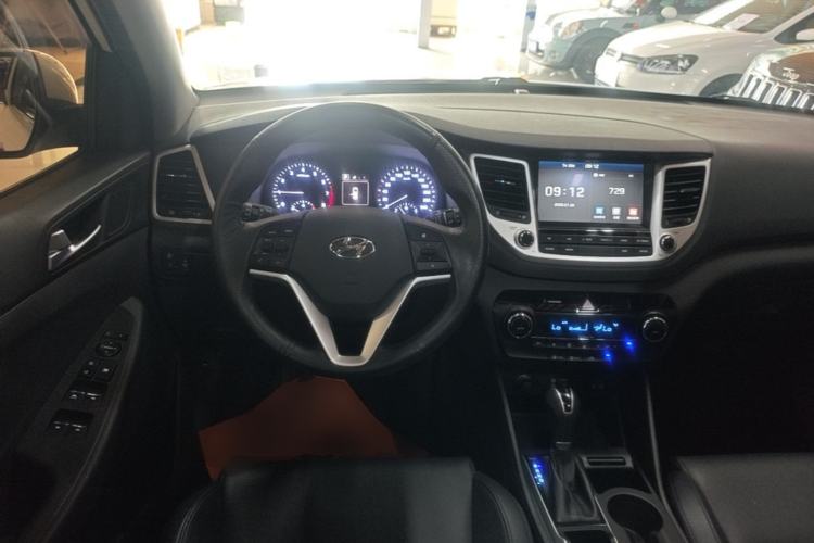 Used Hyundai Tucson 2018 1.6T Dual-Clutch Two-Wheel Drive 15th Anniversary Special Edition Steering Wheel