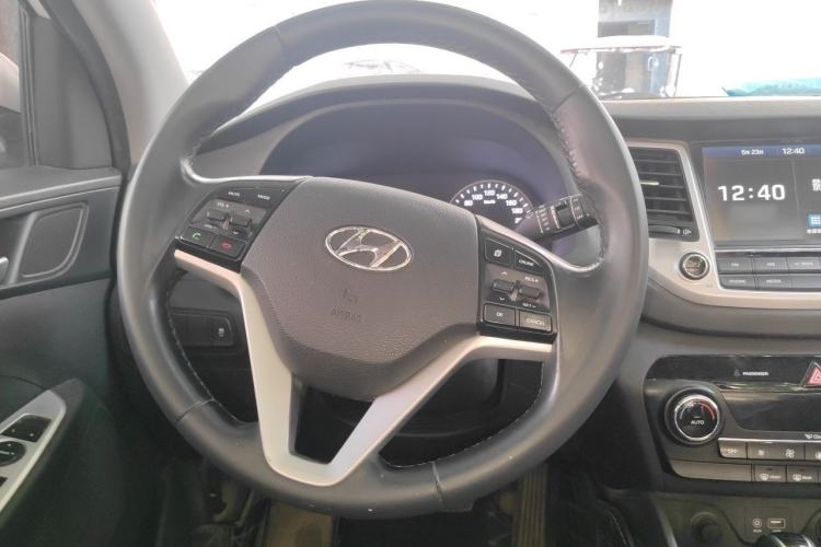 Used Hyundai Tucson 2018 1.6T Dual-Clutch Two-Wheel Drive 15th Anniversary Special Edition Steering Wheel