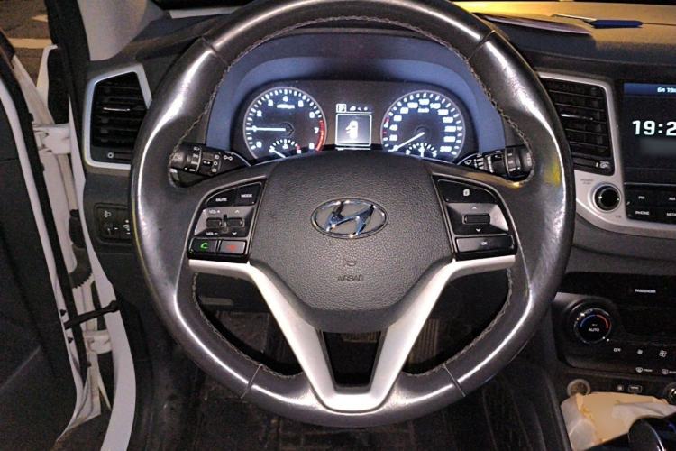 Used Hyundai Tucson 2018 1.6T Dual-Clutch Two-Wheel Drive 15th Anniversary Special Edition Steering Wheel