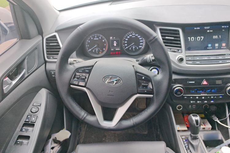 Used Hyundai Tucson 2018 1.6T Dual-Clutch Two-Wheel Drive 15th Anniversary Special Edition Steering Wheel