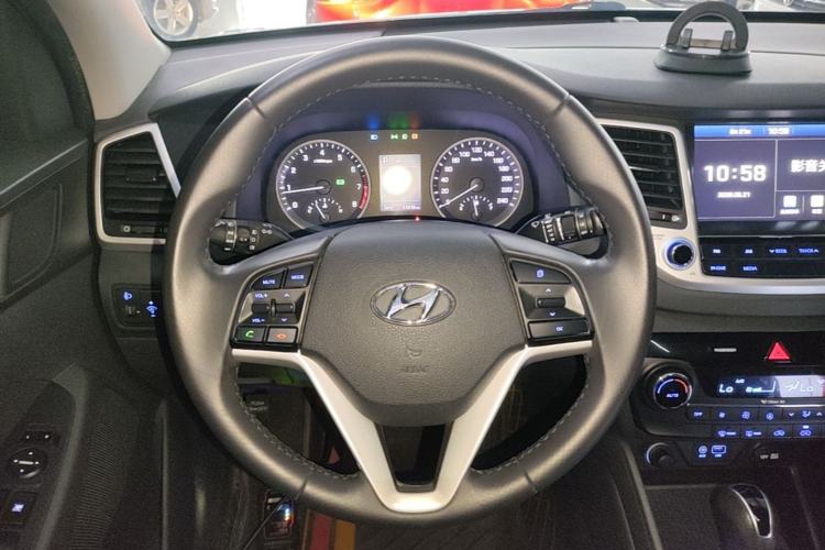 Used Hyundai Tucson 2018 1.6T Dual-Clutch Two-Wheel Drive 15th Anniversary Special Edition Steering Wheel