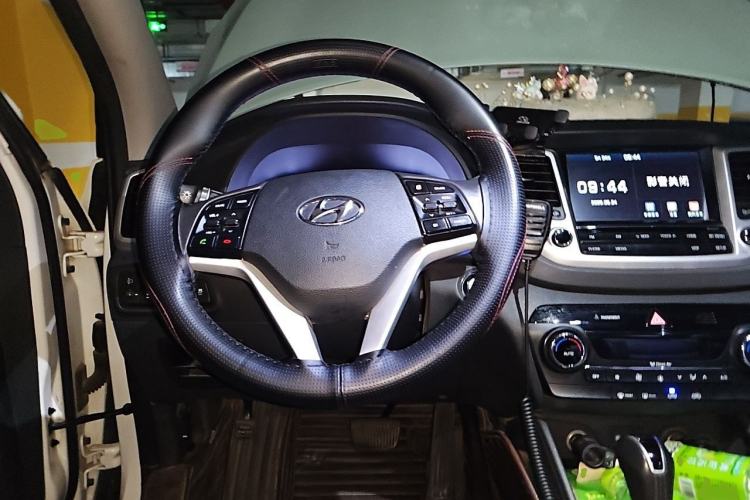 Used Hyundai Tucson 2018 1.6T Dual-Clutch Two-Wheel Drive 15th Anniversary Special Edition Steering Wheel