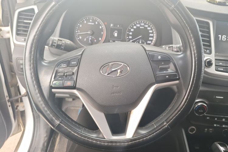 Used Hyundai Tucson 2018 1.6T Dual-Clutch Two-Wheel Drive 15th Anniversary Special Edition Steering Wheel