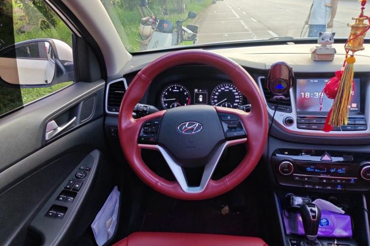Used Hyundai Tucson 2018 1.6T Dual-Clutch Two-Wheel Drive 15th Anniversary Special Edition Steering Wheel
