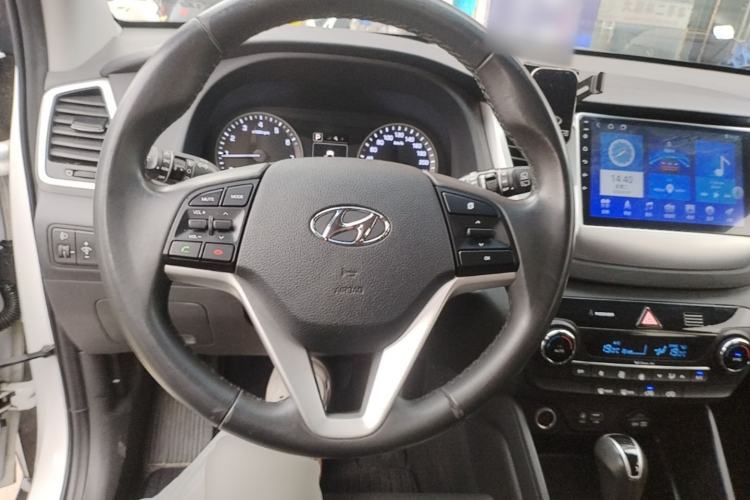 Used Hyundai Tucson 2018 1.6T Dual-Clutch Two-Wheel Drive 15th Anniversary Special Edition Steering Wheel