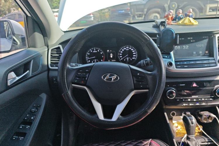 Used Hyundai Tucson 2018 1.6T Dual-Clutch Two-Wheel Drive 15th Anniversary Special Edition Steering Wheel