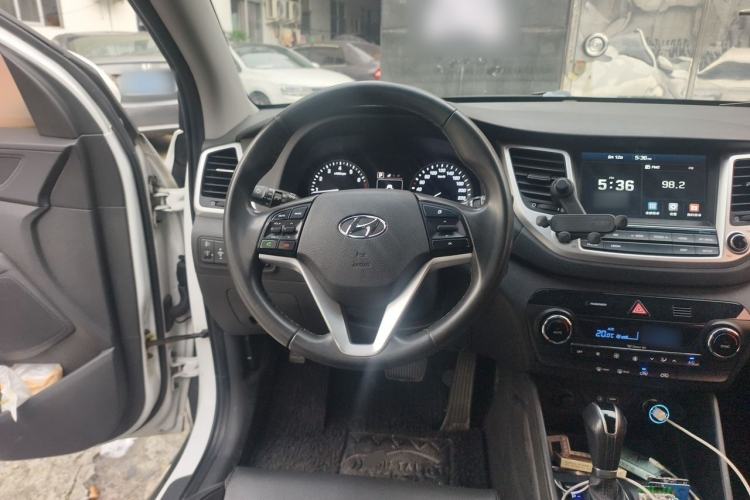 Used Hyundai Tucson 2018 1.6T Dual-Clutch Two-Wheel Drive 15th Anniversary Special Edition Steering Wheel