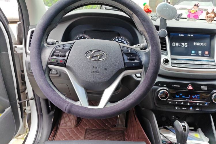 Used Hyundai Tucson 2018 1.6T Dual-Clutch Two-Wheel Drive 15th Anniversary Special Edition Steering Wheel