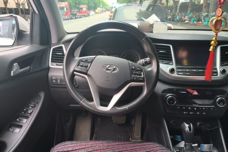 Used Hyundai Tucson 2018 1.6T Dual-Clutch Two-Wheel Drive 15th Anniversary Special Edition Steering Wheel
