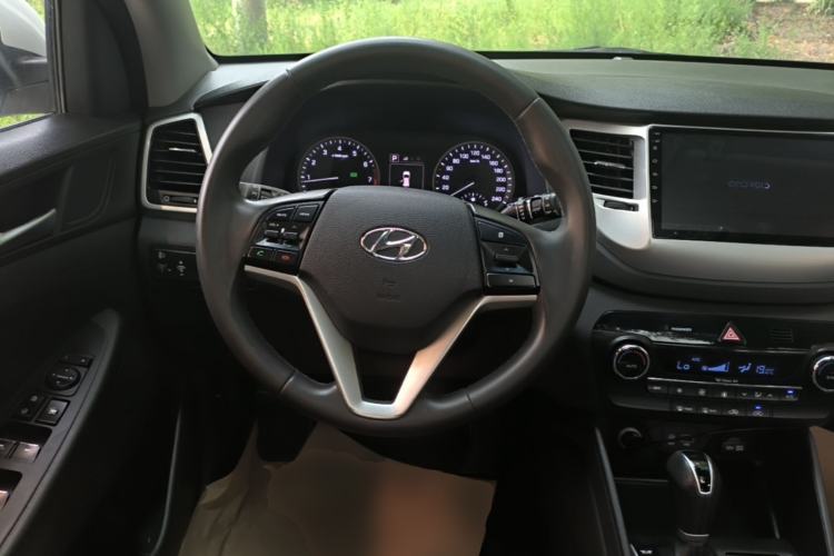 Used Hyundai Tucson 2018 1.6T Dual-Clutch Two-Wheel Drive 15th Anniversary Special Edition Steering Wheel