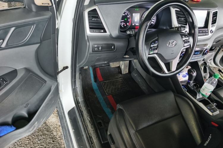 Used Hyundai Tucson 2018 1.6T Dual-Clutch Two-Wheel Drive 15th Anniversary Special Edition Steering Wheel