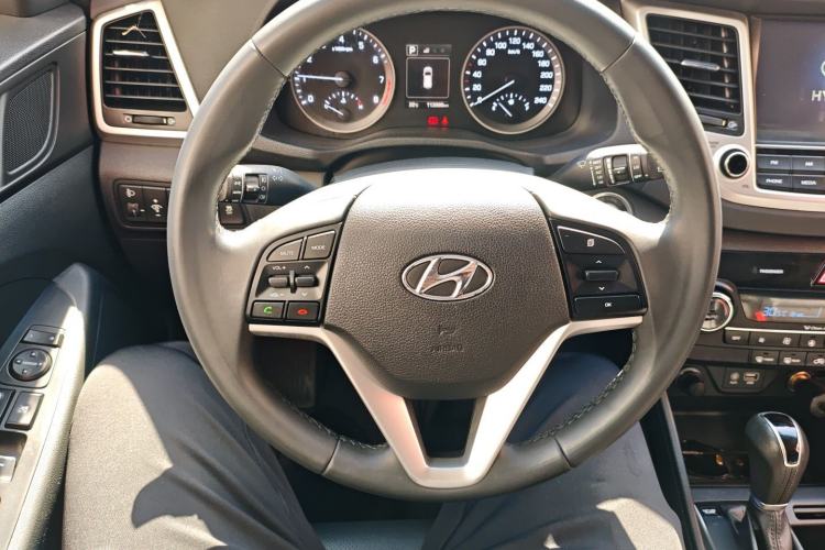 Used Hyundai Tucson 2018 1.6T Dual-Clutch Two-Wheel Drive 15th Anniversary Special Edition Steering Wheel