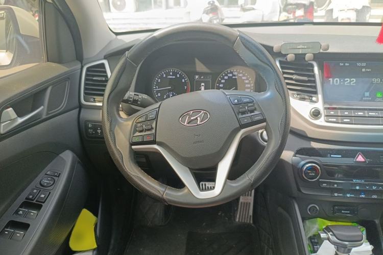 Used Hyundai Tucson 2018 1.6T Dual-Clutch Two-Wheel Drive 15th Anniversary Special Edition Steering Wheel