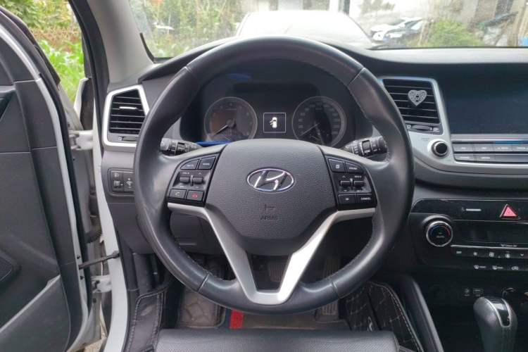 Used Hyundai Tucson 2018 1.6T Dual-Clutch Two-Wheel Drive 15th Anniversary Special Edition Steering Wheel
