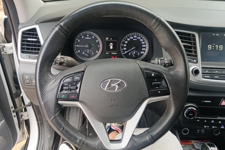 Used Hyundai Tucson 2018 1.6T Dual-Clutch Two-Wheel Drive 15th Anniversary Special Edition Steering Wheel