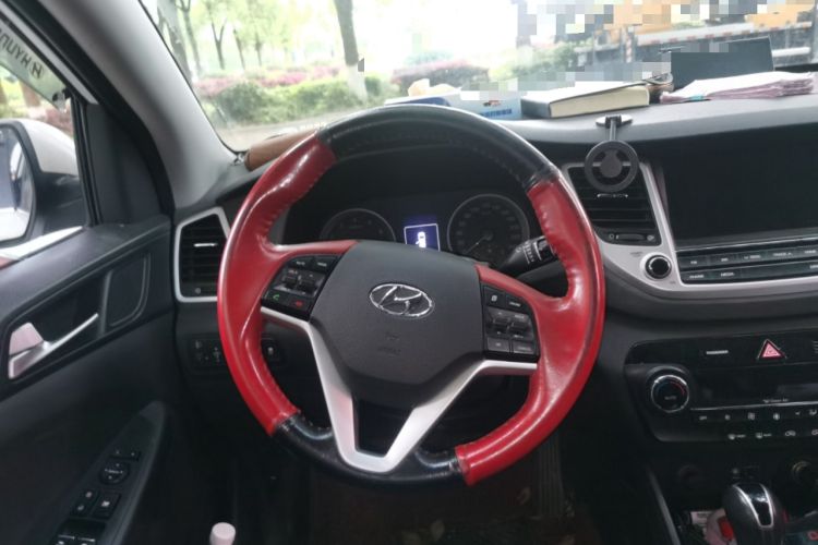 Used Hyundai Tucson 2018 1.6T Dual-Clutch Two-Wheel Drive 15th Anniversary Special Edition Steering Wheel