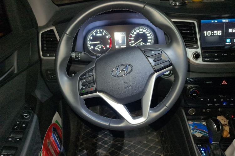 Used Hyundai Tucson 2018 1.6T Dual-Clutch Two-Wheel Drive 15th Anniversary Special Edition Steering Wheel