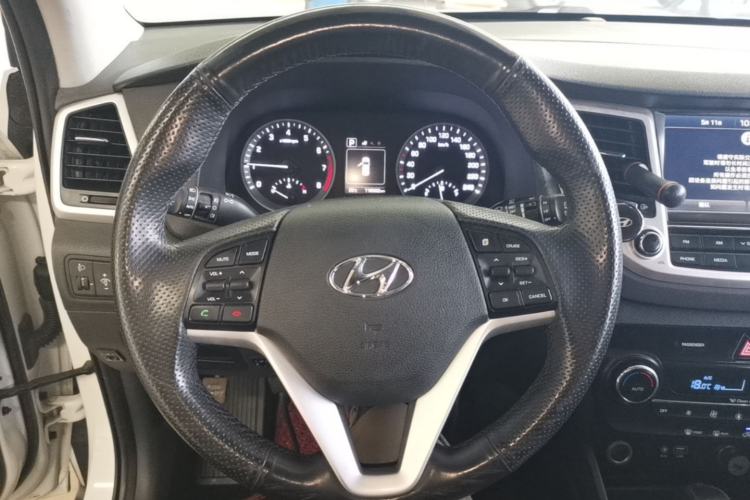 Used Hyundai Tucson 2018 1.6T Dual-Clutch Two-Wheel Drive 15th Anniversary Special Edition Steering Wheel